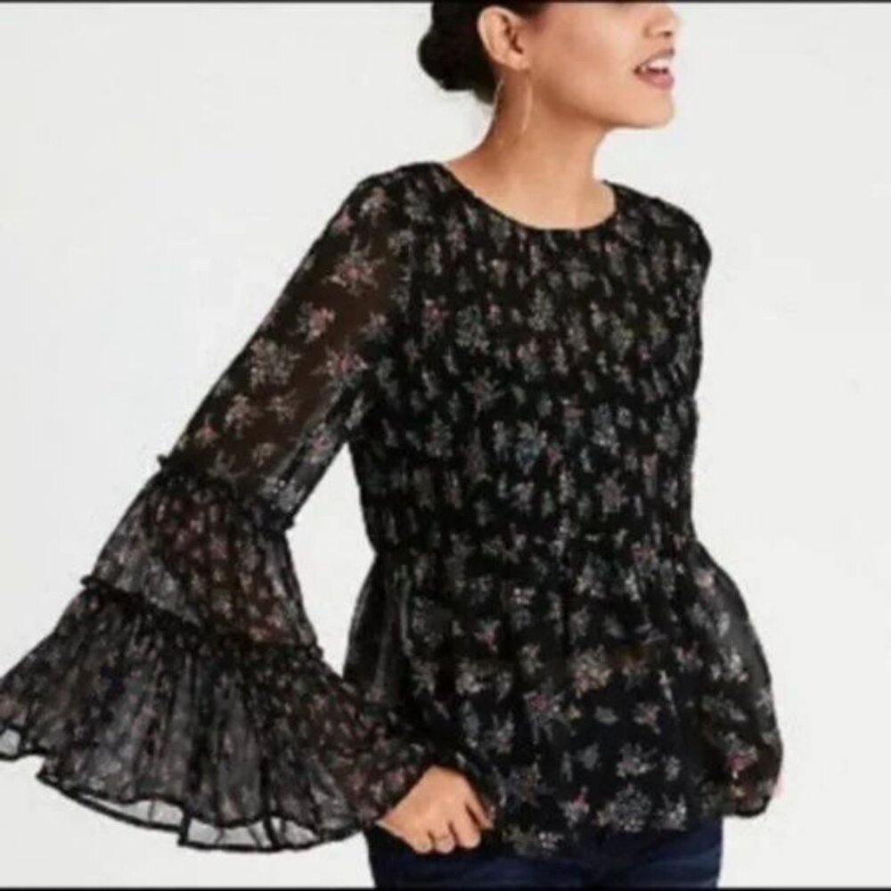 American eagles outfitters floral bell sleeves top Size XS